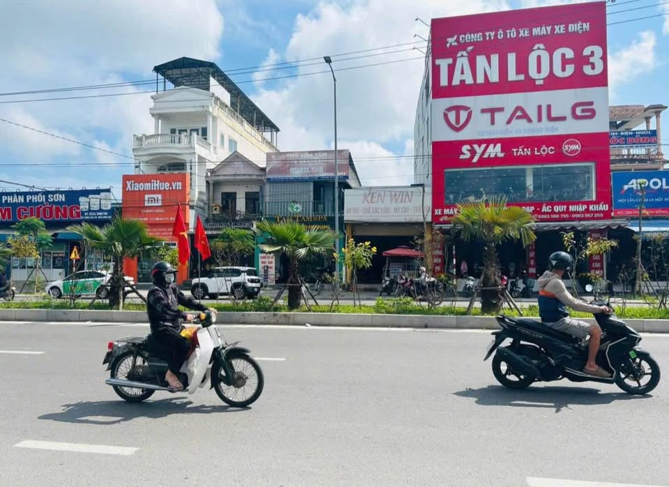 Bán đất mặt tiền Phạm Văn Đồng, ngay ngã tư, kinh doanh đắc địa