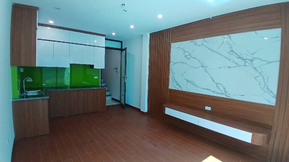 Bán nhà Thanh Trì, 6 tầng, thang máy, nhà đẹp về ở ngay, chỉ hơn 7 tỷ