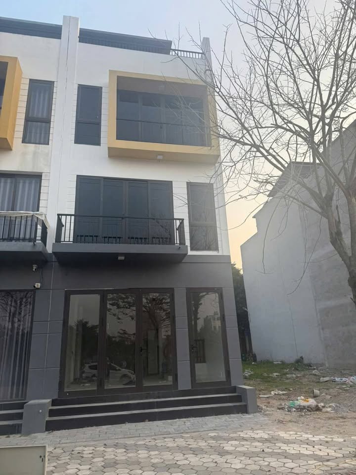 Bán đất sẵn nhà tại khu đô thị Phố Nối House, đường trước nhà rộng, thoáng