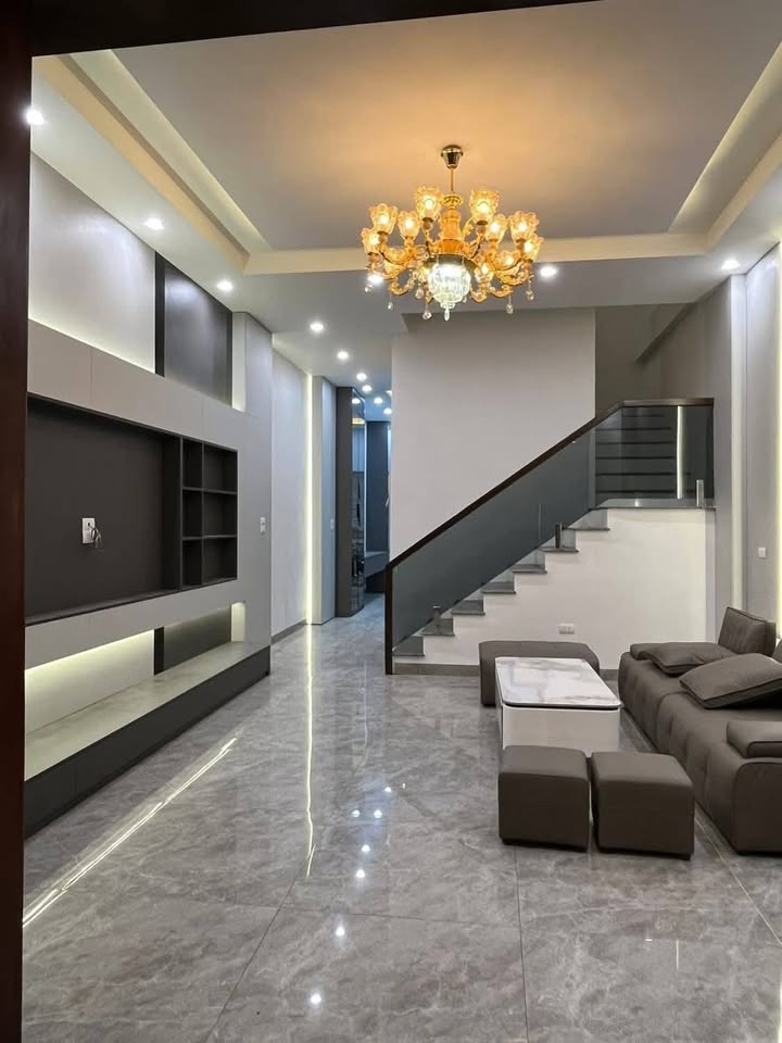 Bán nhà 4 tầng Hoà Vượng, 81m2, có thang máy, gara ô tô - Giá tốt đầu năm