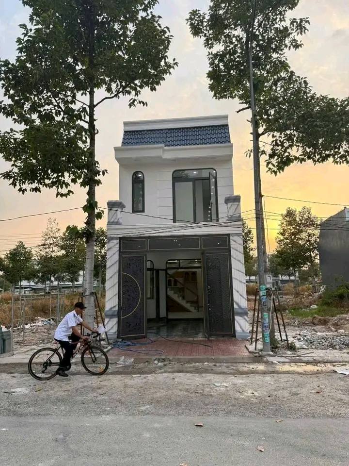 Bán nhà lầu trung tâm Mỹ Phước 1, sổ riêng, giá 2.5 tỷ