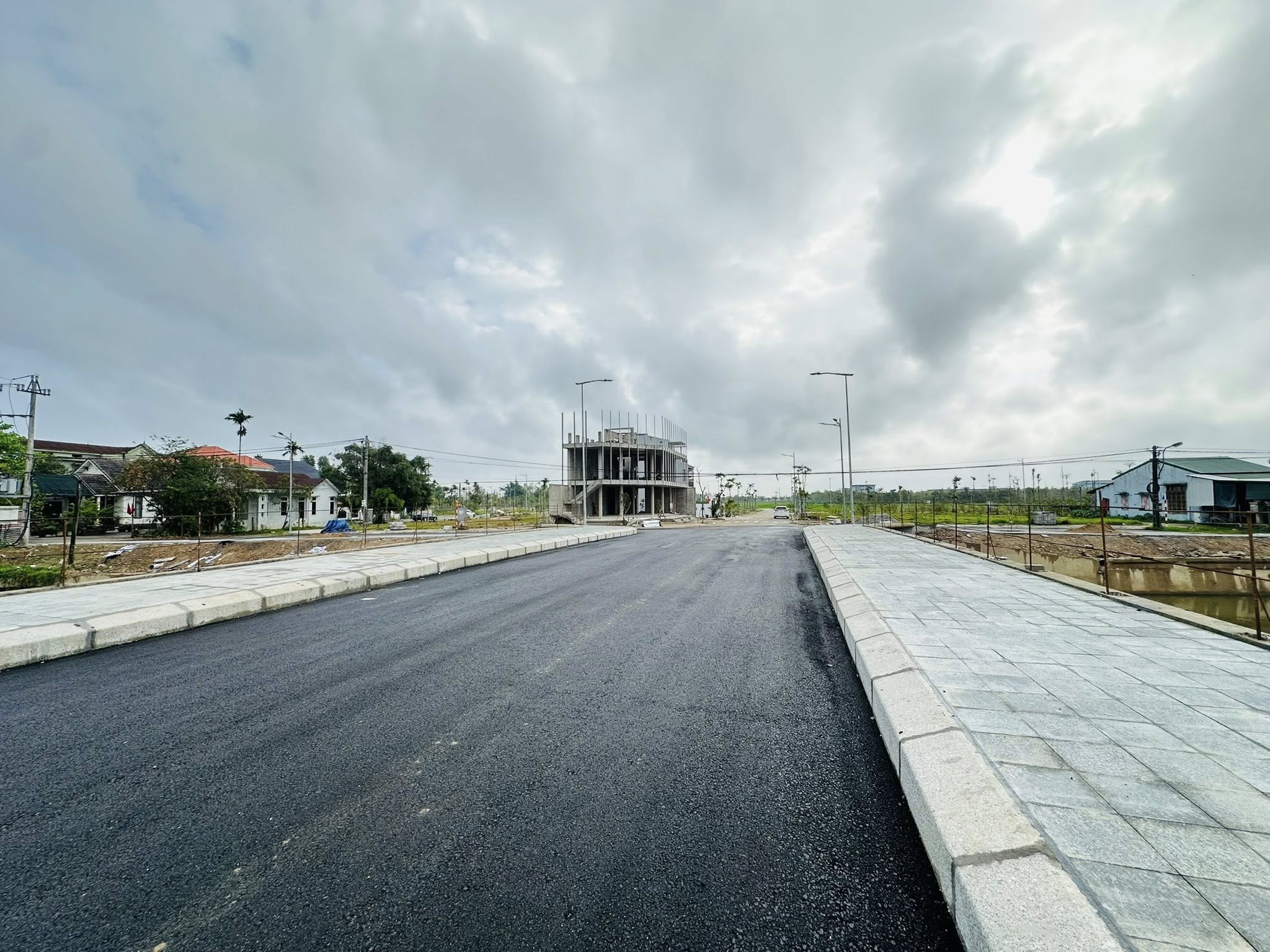 Bán đất ngay khu quy hoạch Tôn Thất Cảnh, phường An Cựu, thành phố Huế, 126m2, mặt tiền 5m, hướng Đông