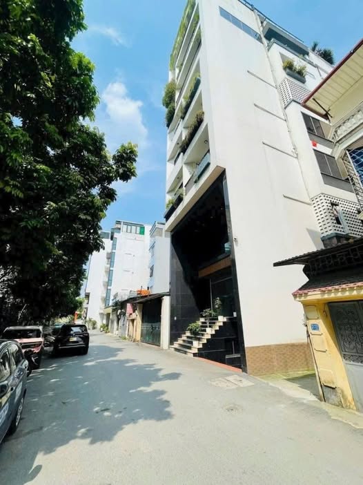 Bán 60m² đất tặng nhà cũ 4 tầng tại Xuân La, Tây Hồ, vỉa hè rộng, ô tô tránh