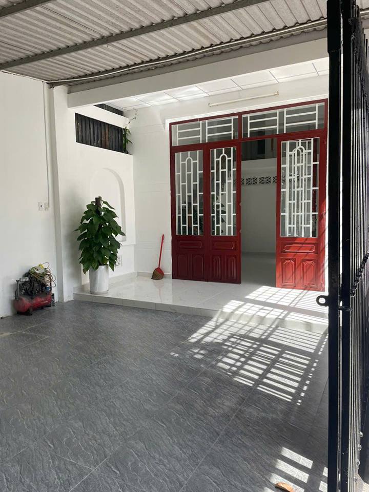 Bán nhà mới xây tại Định Hòa, Thủ Dầu Một, giá chỉ 1,99 tỷ