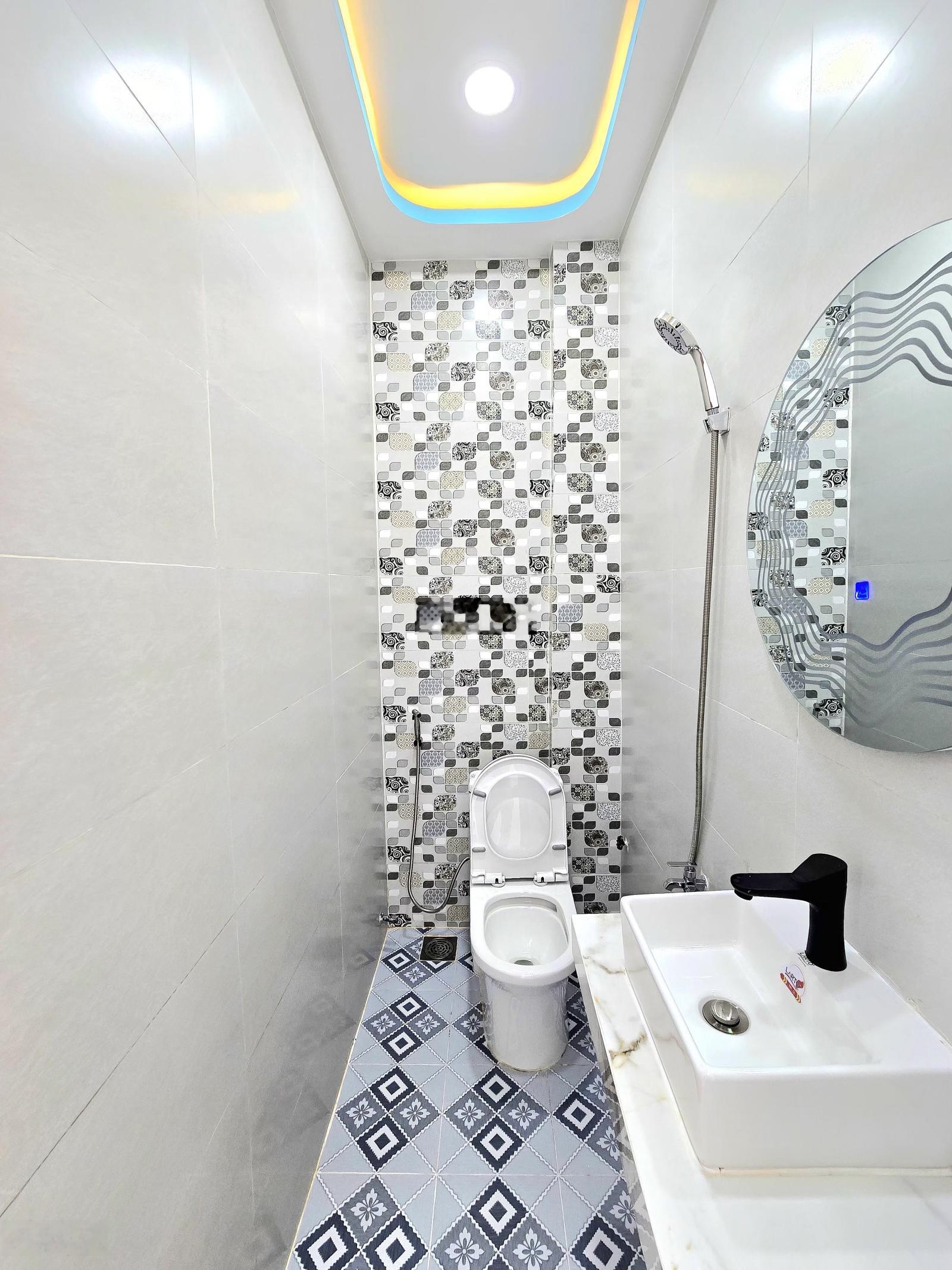 Cần bán nhà ở khu vực Huỳnh Tấn Phát gần Quận 1 gần quận 4