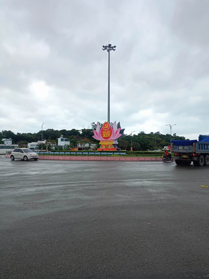 Bán đất tặng nhà mặt tiền đường Núi Cấm, Vĩnh Hải, Nha Trang, giá 3.1 tỷ