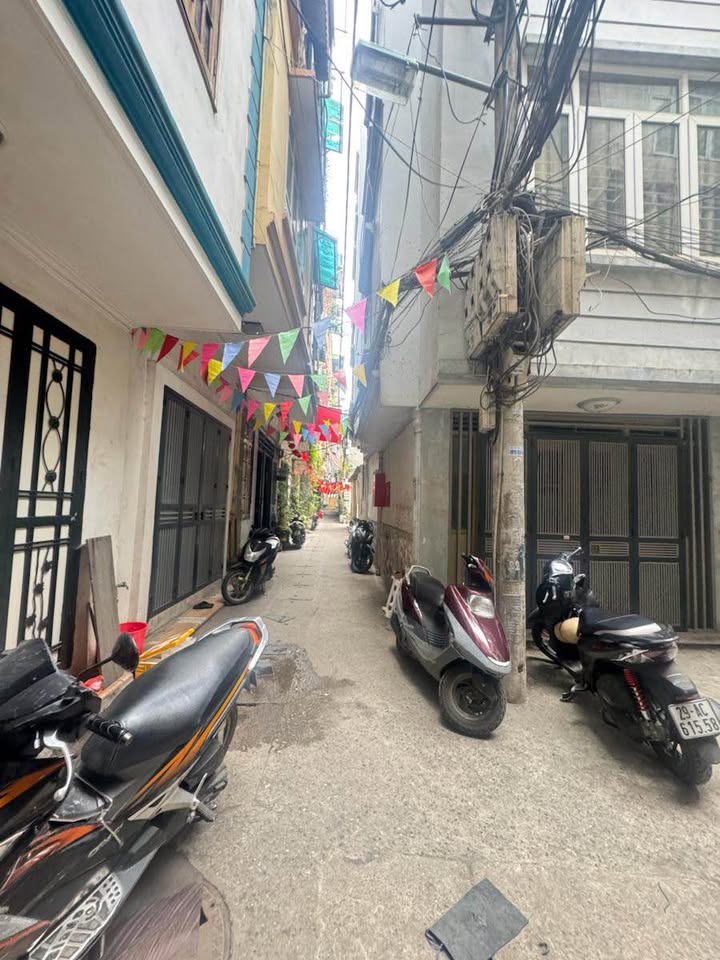 Bán nhà đẹp Trần Khát Chân, ngõ nông, gần ô tô, sổ đỏ như tờ A4, 30m2 x 5 tầng