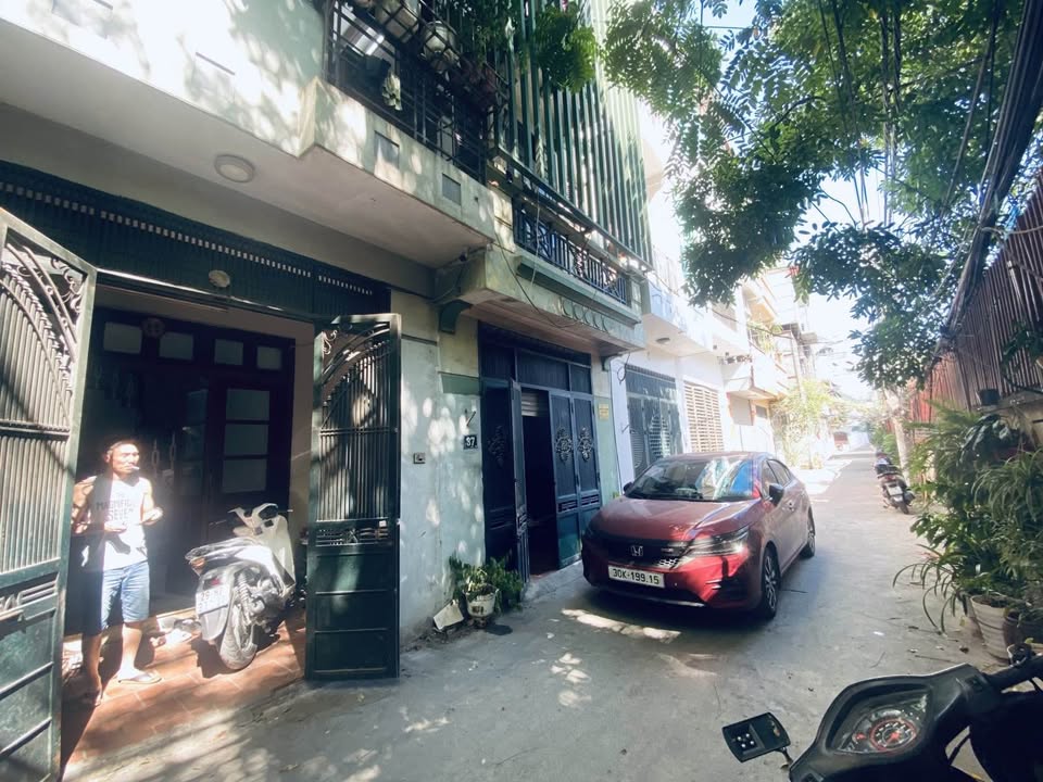 Bán nhà trung tâm Hoàng Mai, ngõ ô tô tránh vào nhà, 3 tầng, 2 thoáng, giá 6.8 tỷ