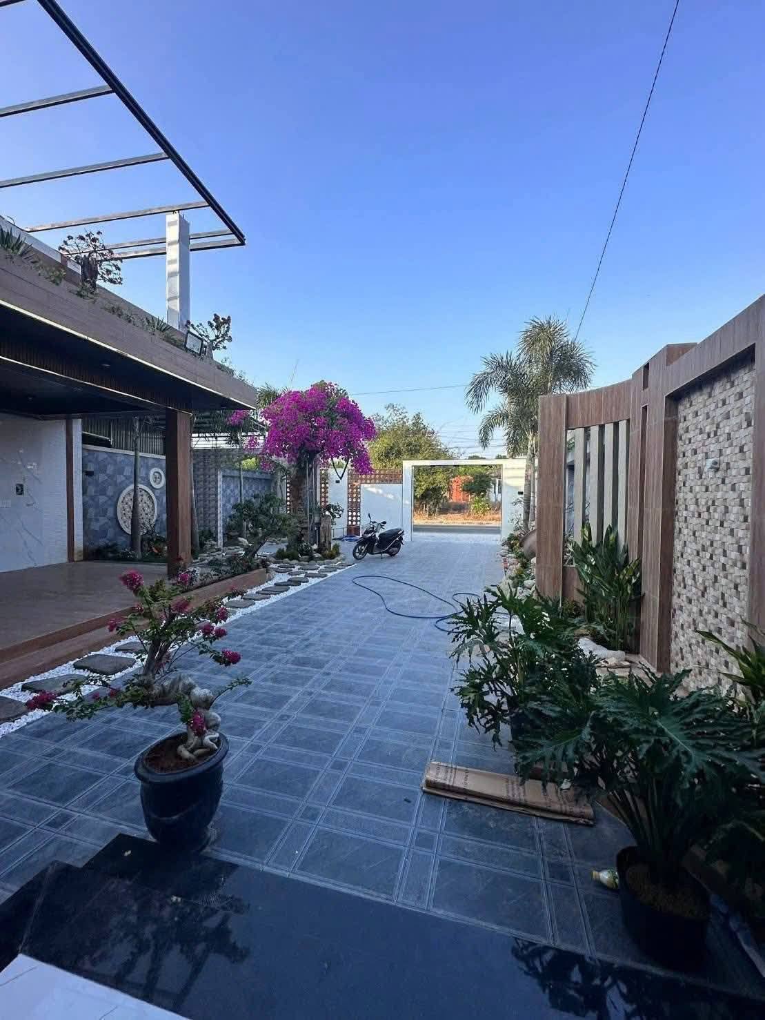 Bán villa Hải Lâm, mặt tiền nhựa, lưng tựa núi, giá 7,5 tỷ