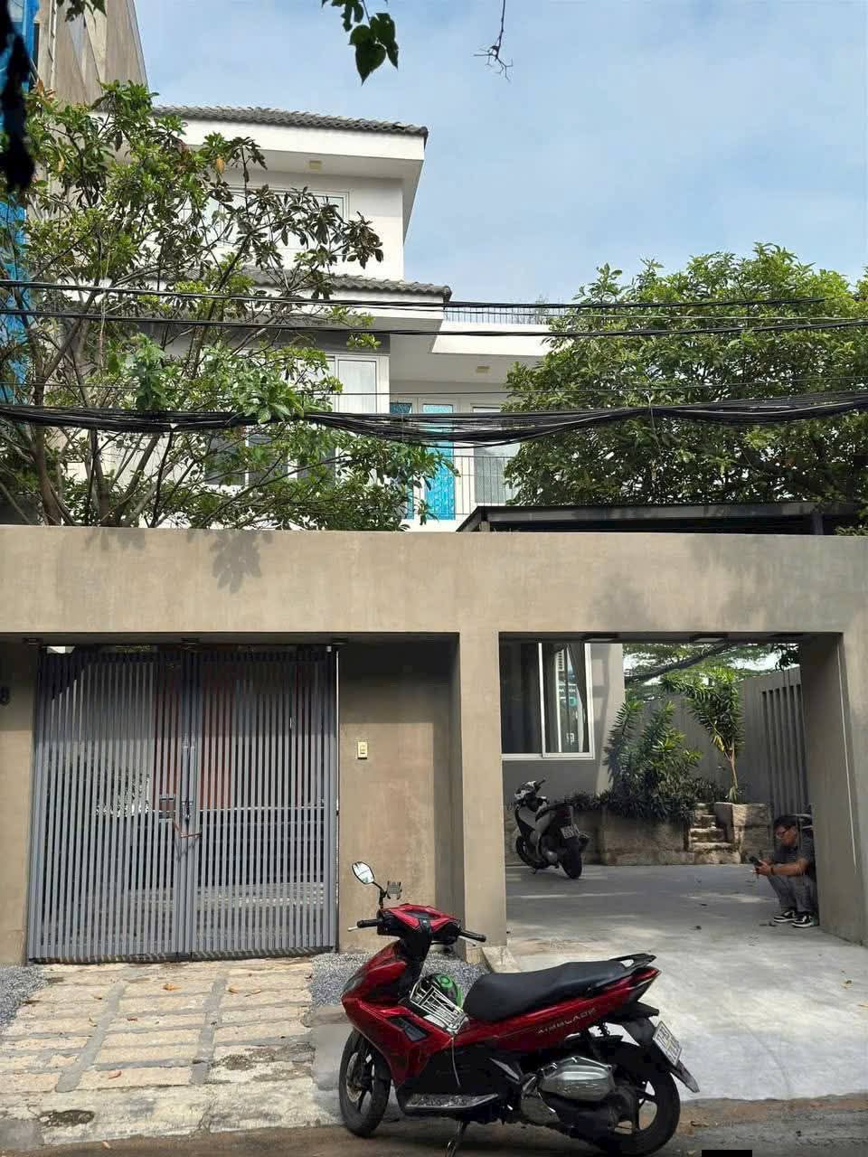 Cho thuê căn góc sân vườn 2 mặt tiền tại khu A Làng Đại học, Phước Kiển, Nhà Bè, giá 50 triệu/tháng