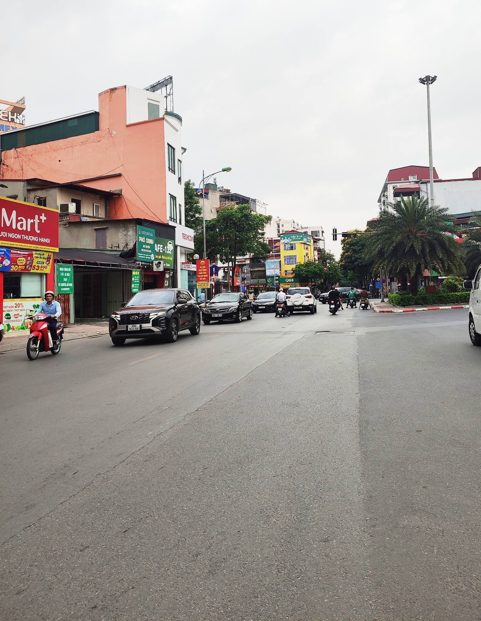 Bán nhà Tư Đình, Long Biên, lô góc 56m2, mặt tiền 4.2m, 4 phòng ngủ, giá cực tốt