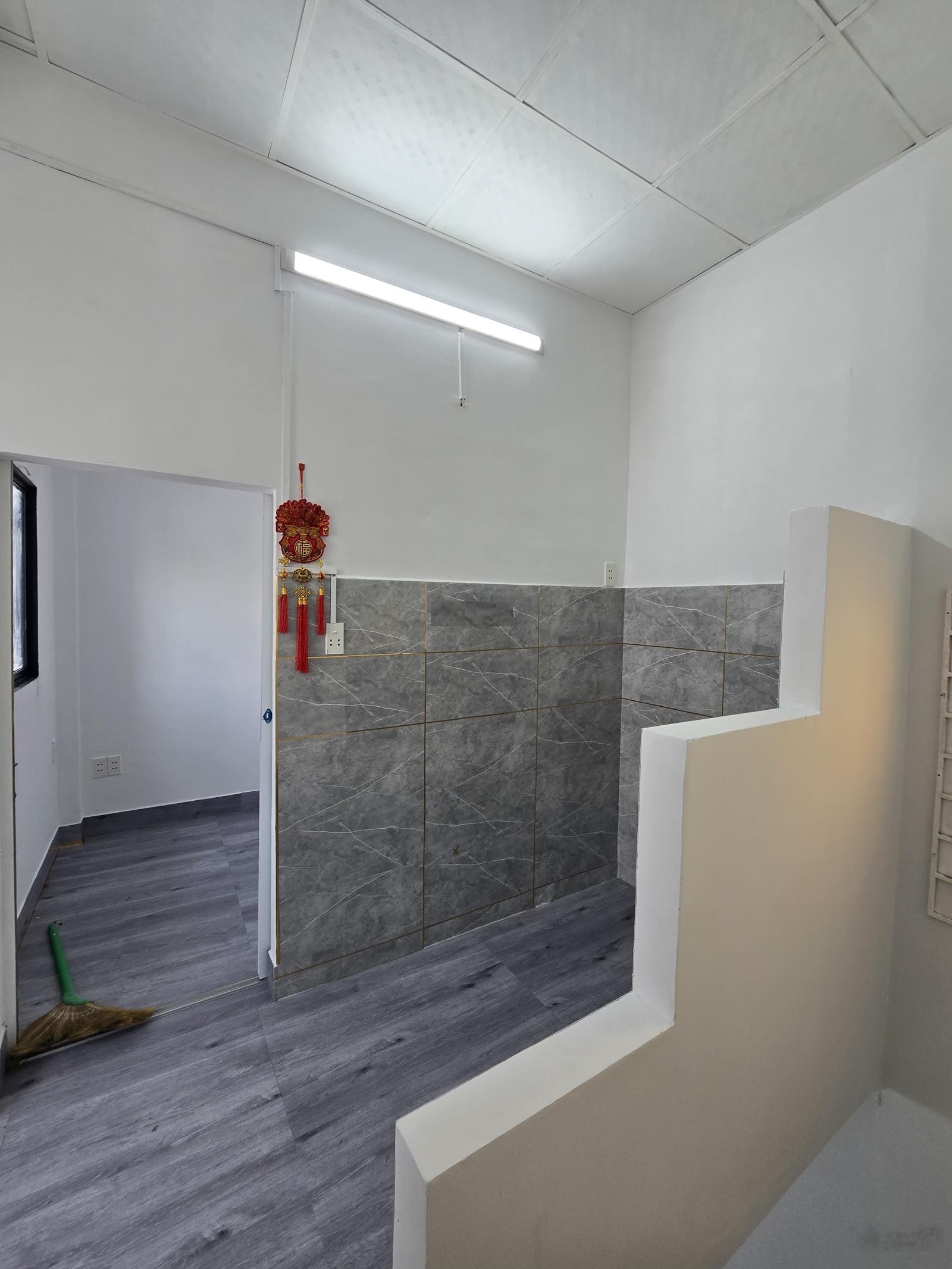 Nhà đang ở Cần bán gần quận 4 giá bán 680 triệu