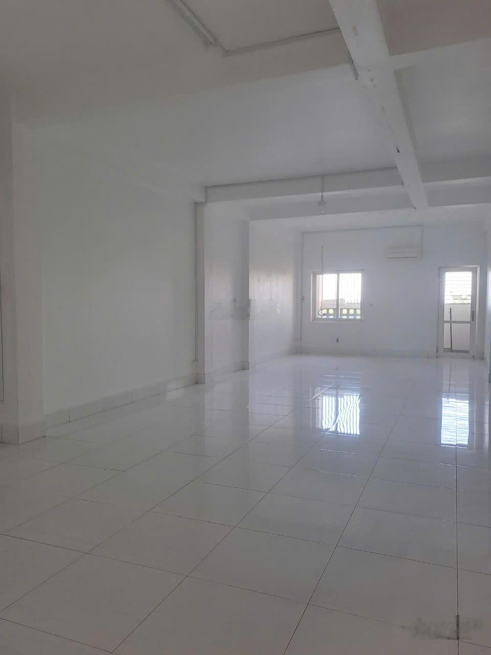 Nhà cho thuê nguyên căn trống suốt làm vp, cty