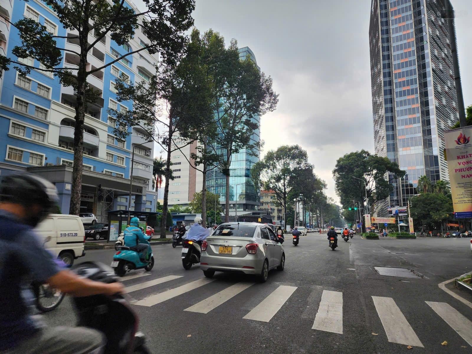 Đề Thám Quận 1 - DT 31m2 ko lộ giới, sát mặt tiền - 4 tầng mới tinh