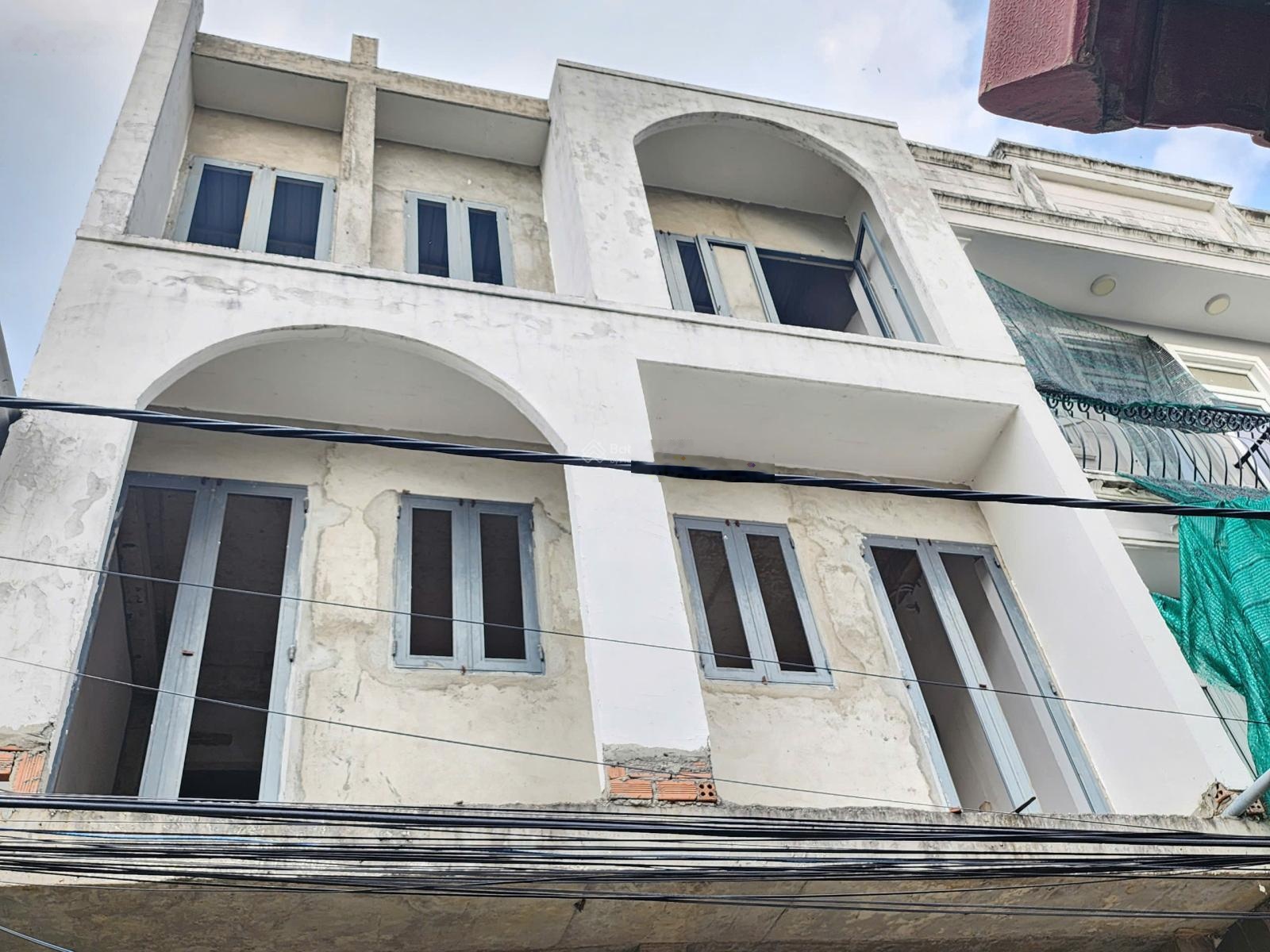 Tl13 - 2 lầu ngay có 1,130 tỷ ngã tư Ga còn 1 cặp