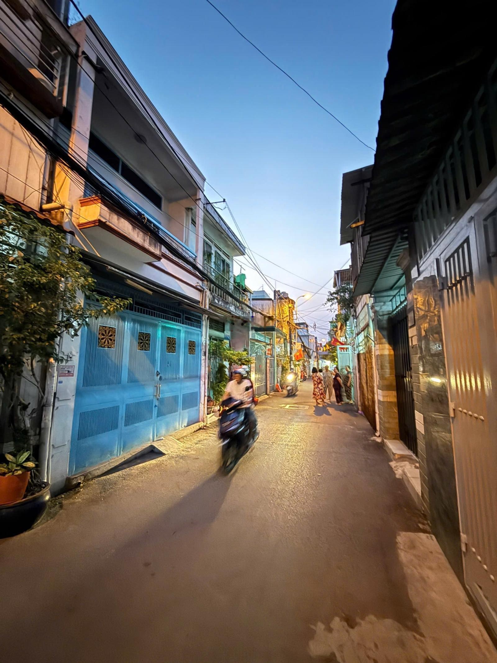 *nhà phố nguyễn tư giản - gò vấp - hẻm xe tải!*