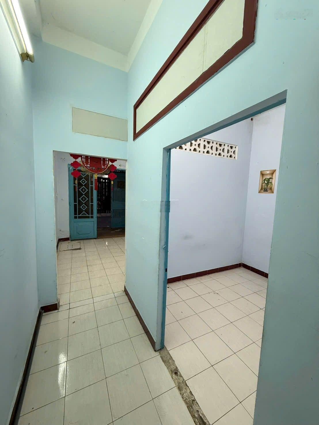 Cần tiền bán rẻ nhà hẻm nhựa 6m cách MT 20m