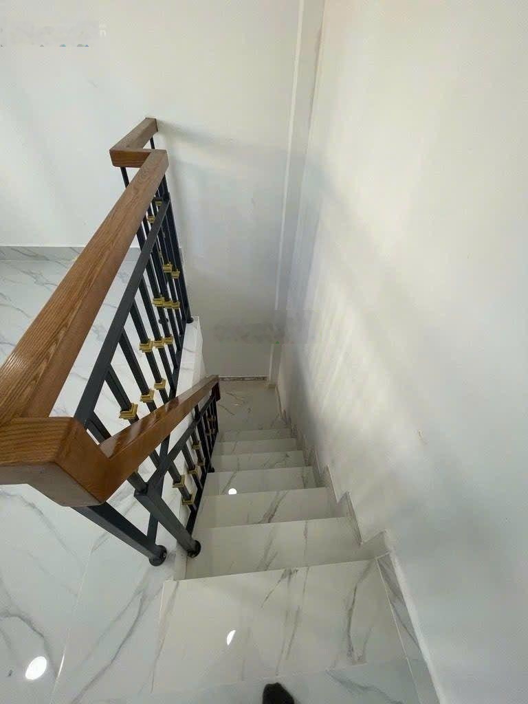 Sổ hồng riêng - nhà 3 tầng -- nhà mới dọn vào ở ngay