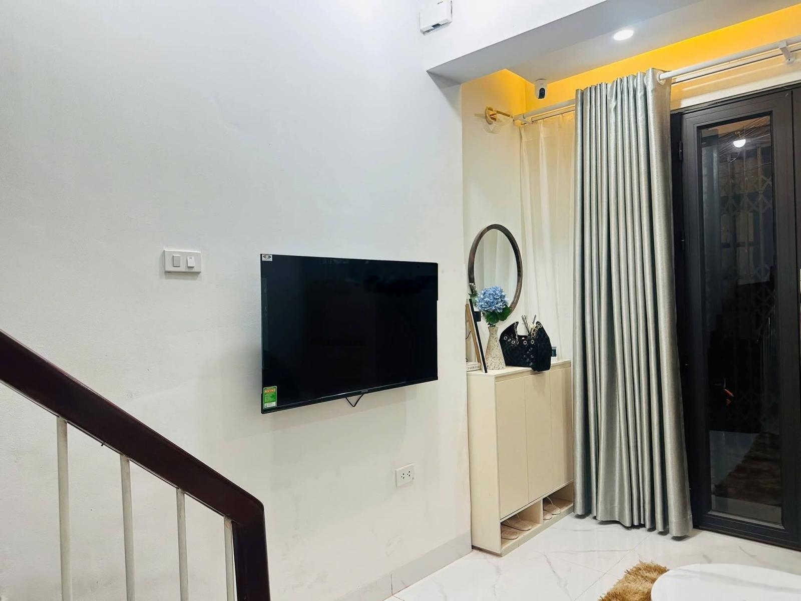 Lô góc - phân khúc nhiều khách - gần phố - full nội thất - ở luôn - ba gác tránh - sổ nở hậu