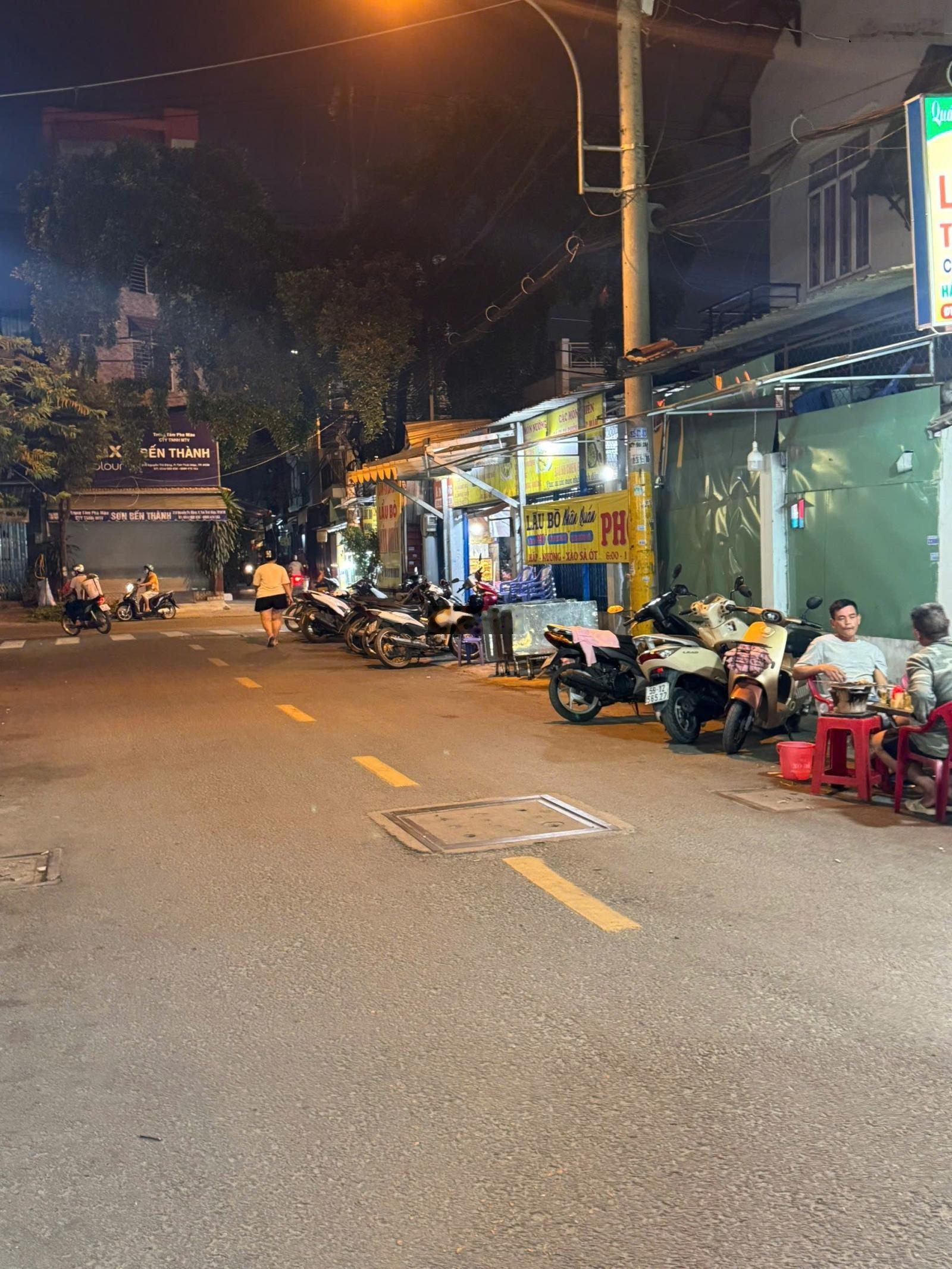 Nhà shc dt 4x8m trệt+ lửng+ lầu 3pn 2wc sát hẻm XH Tân Thới Hiệp Q12 bao QH ,1tỷ780tr còn TL .