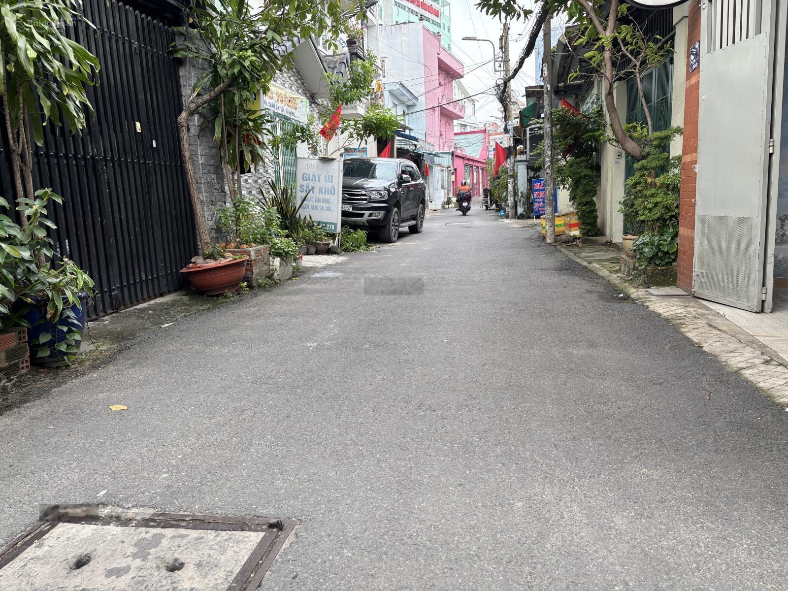 Ô tô tới cửa - 40m2 - 2 mặt thoáng - Sẵn nội thất - Ngay CV Làng Hoa - Hơn 4tỷ chút