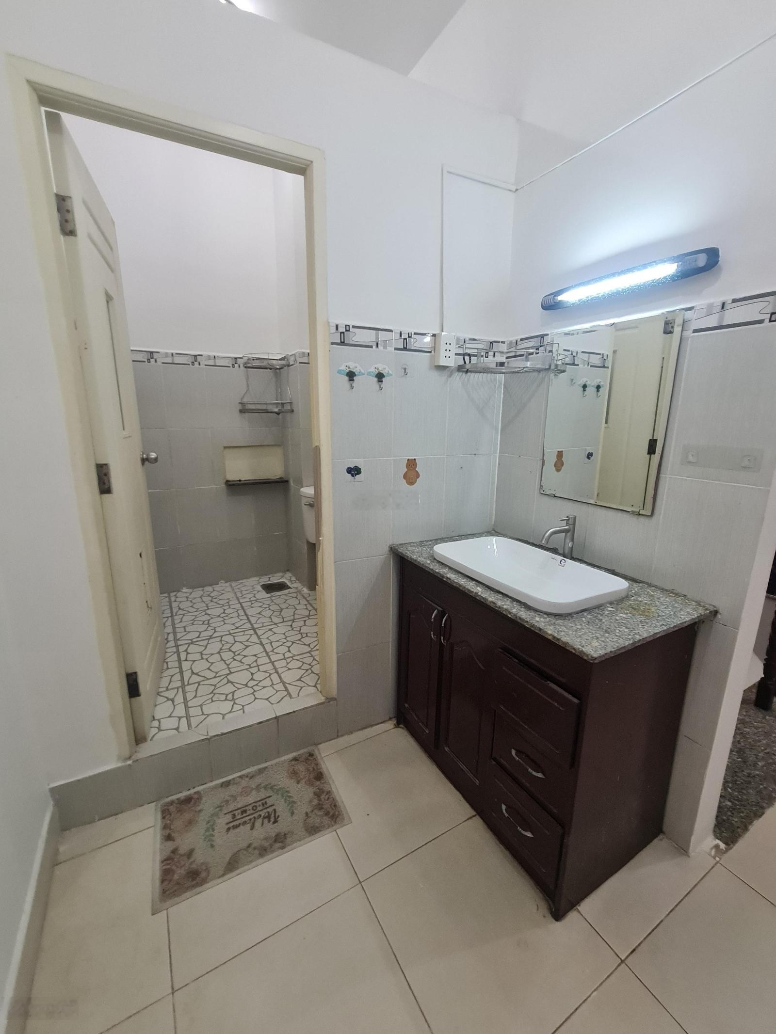 Nhà nguyên căn mặt tiền đường sát bên chợ Tân Mỹ, DT 4x15m 3 lầu 4PN, 3WC, sân thượng, giá 23tr/th