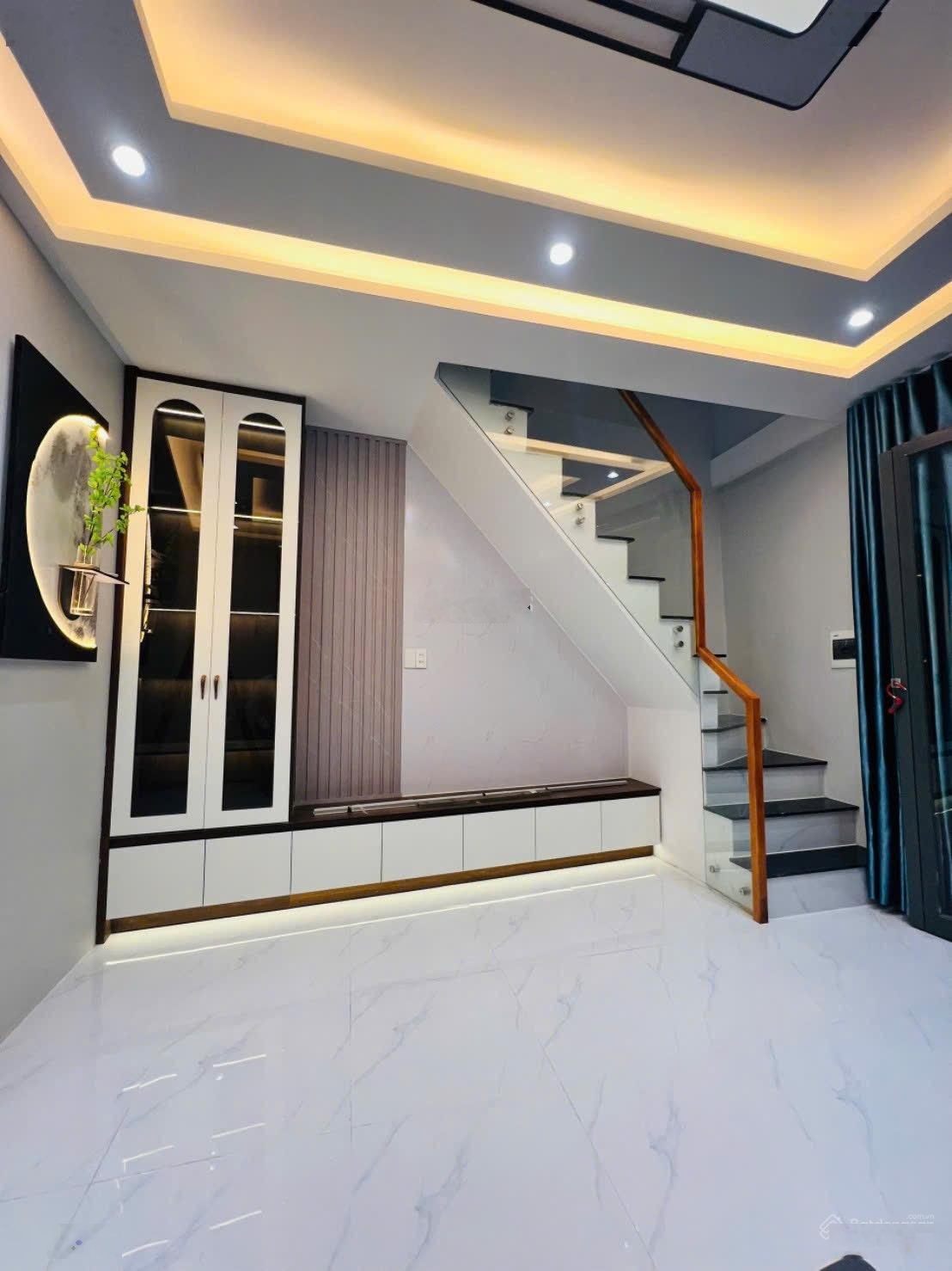 KHAI XUÂN Bán nhà Q7 sát Q4, căn góc 2 mặt hẻm HTP thông hẻm Bùi Văn Ba Giá: 3ty8 ( tl )