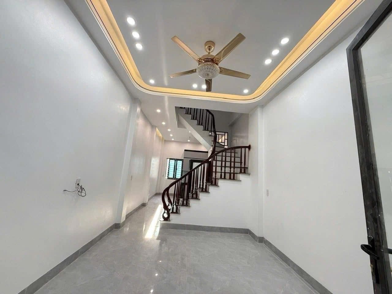 Bán nhà 3 tầng trung tâm thành phố Thái Bình, 37.6m2, hướng Đông Bắc