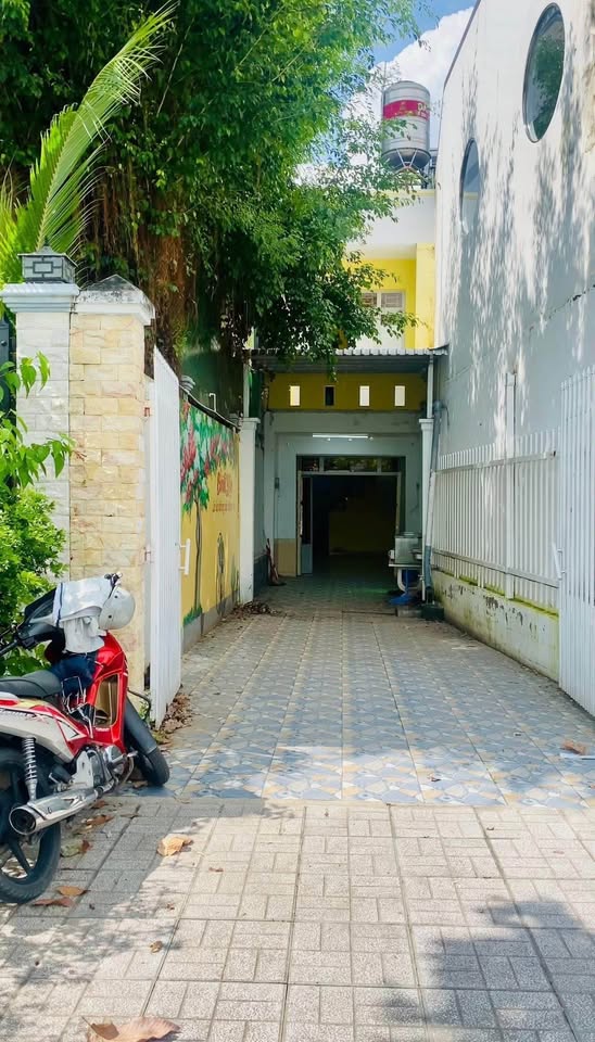 Cho thuê nhà 1 trệt 1 lầu view sông, gần Vincom Plaza Long Xuyên, An Giang