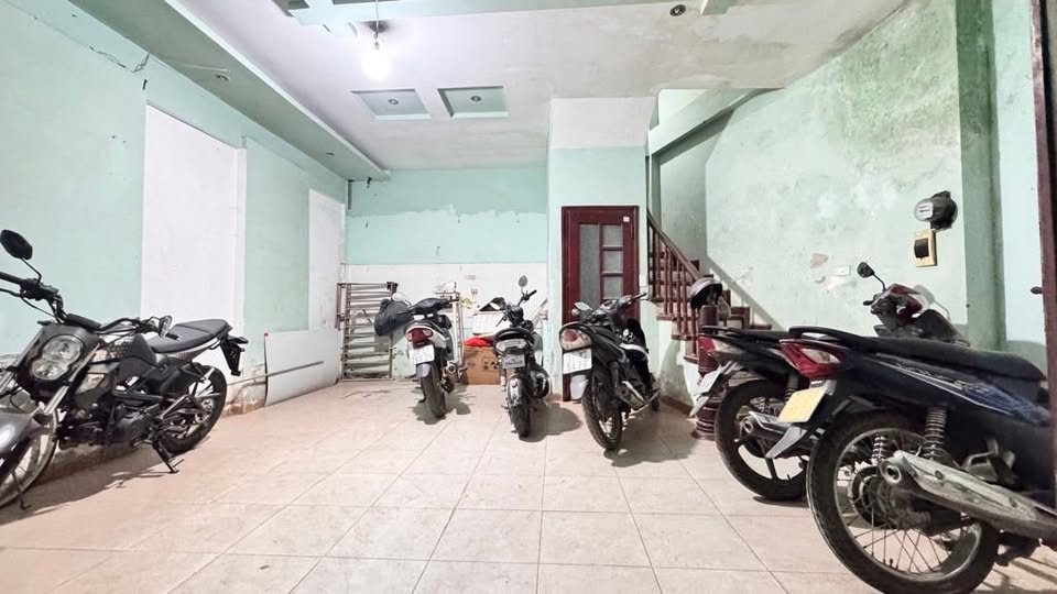 Bán nhà trung tâm Cầu Giấy, 39m², 5.9m mặt tiền, giá 8.35 tỷ, dòng tiền 25 triệu/tháng