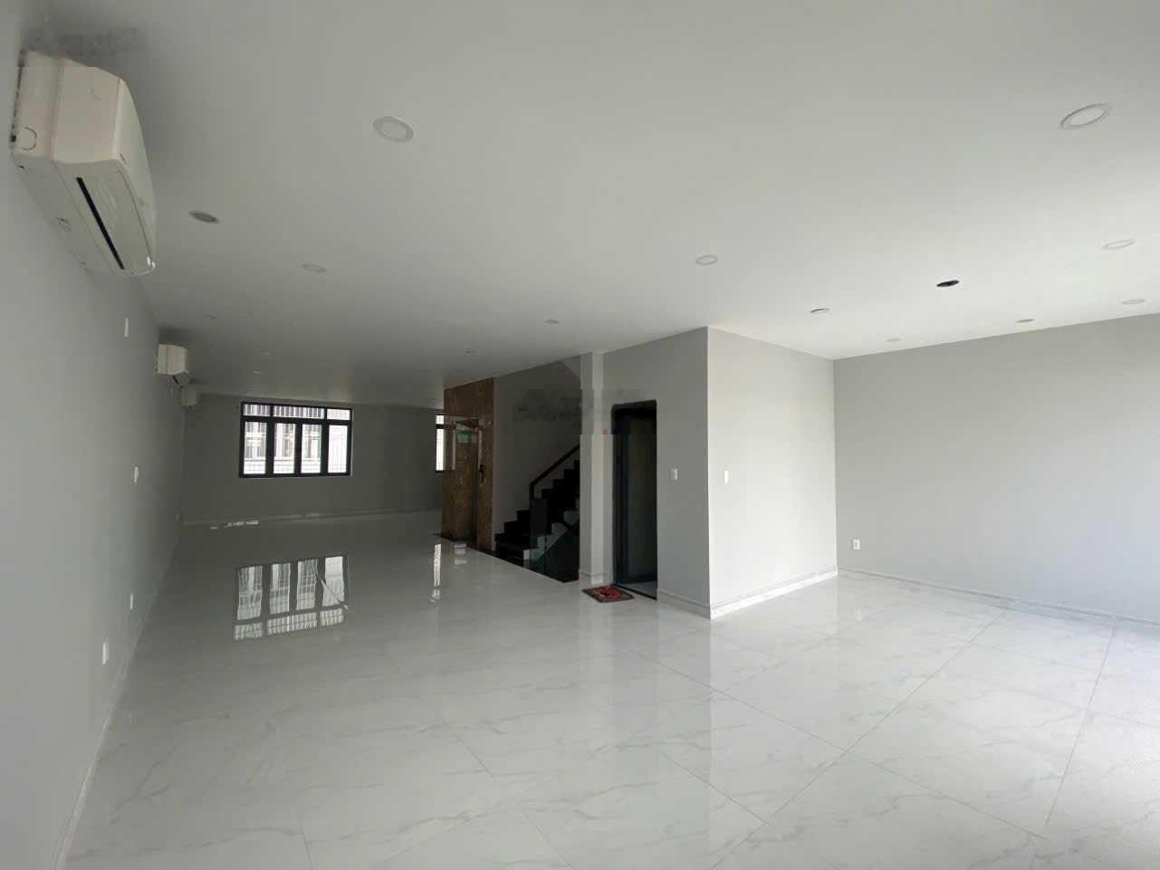 Cho thuê nhà nguyên căn KDC Him Lam có thang máy tiện làm vp/ở giá 35 triệu/th