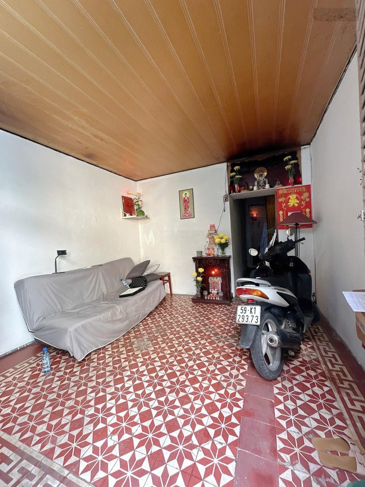 Bán nhà chính chủ trung tâm Quận 1 - Hẻm rộng 4m - Cách mặt tiền Võ Văn Kiệt 20m