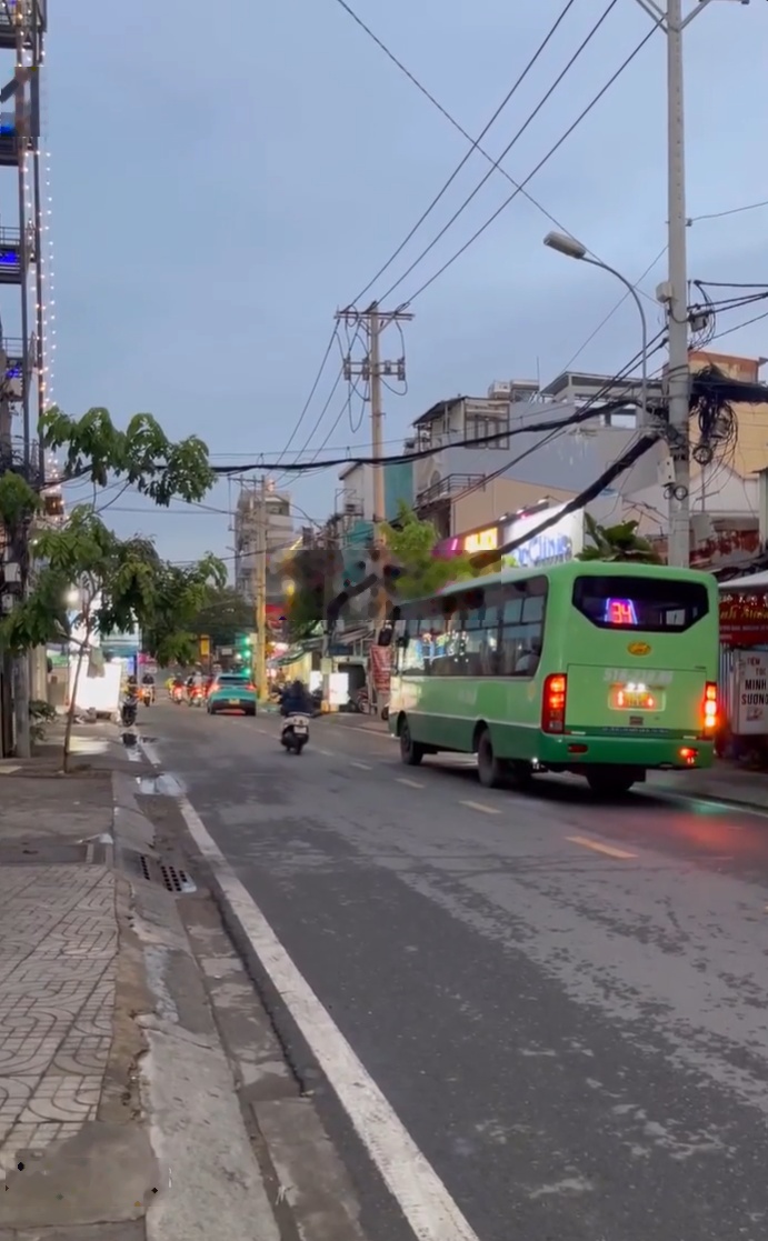 Cho thuê nhà nguyên căn mặt tiền Mai Văn Vĩnh 5,1m x 17,5m, 40tr. Tại trung tâm Q7. LH: 0901646050