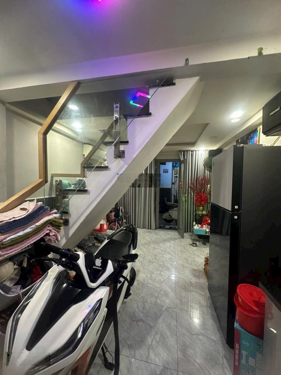 Bán nhà đẹp BTCT hẻm 435 Huỳnh Tấn Phát - Quận 7