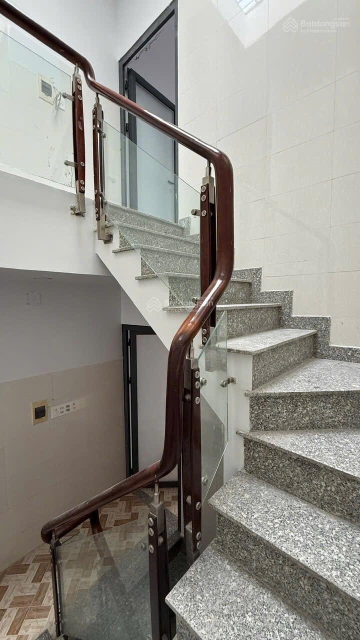 Cho thuê nhà nguyên căn - mặt tiền Huỳnh Tấn Phát Q7