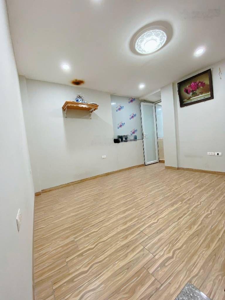 Phân khúc 3 tỷ - mặt ngõ ô tô - ô tô đỗ cưả -trung tâm quận hai bà trưng - đẹp ở luôn - sổ