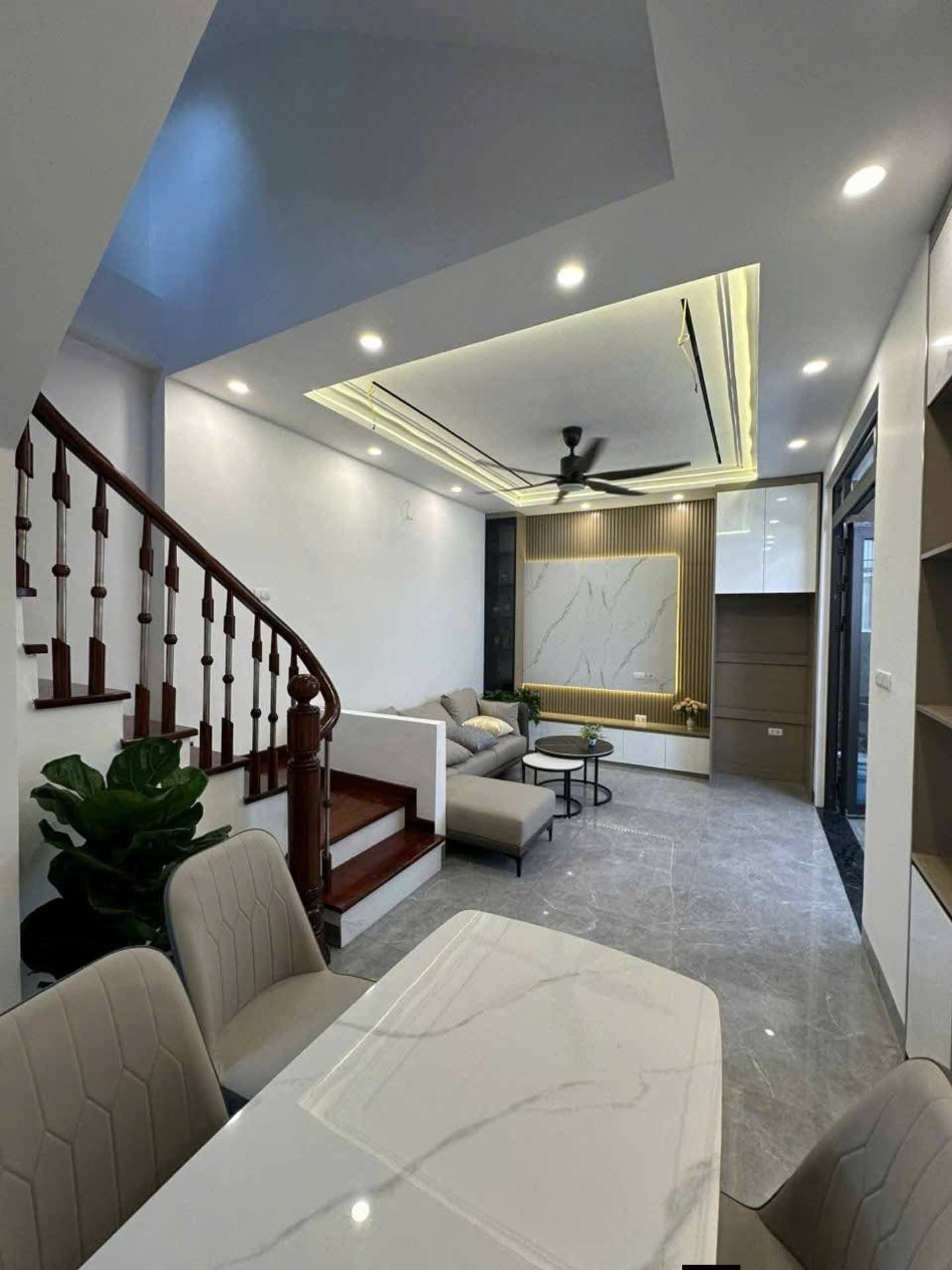 Bán nhà riêng quận Long Biên, thành phố Hà Nội giá 11 tỷ