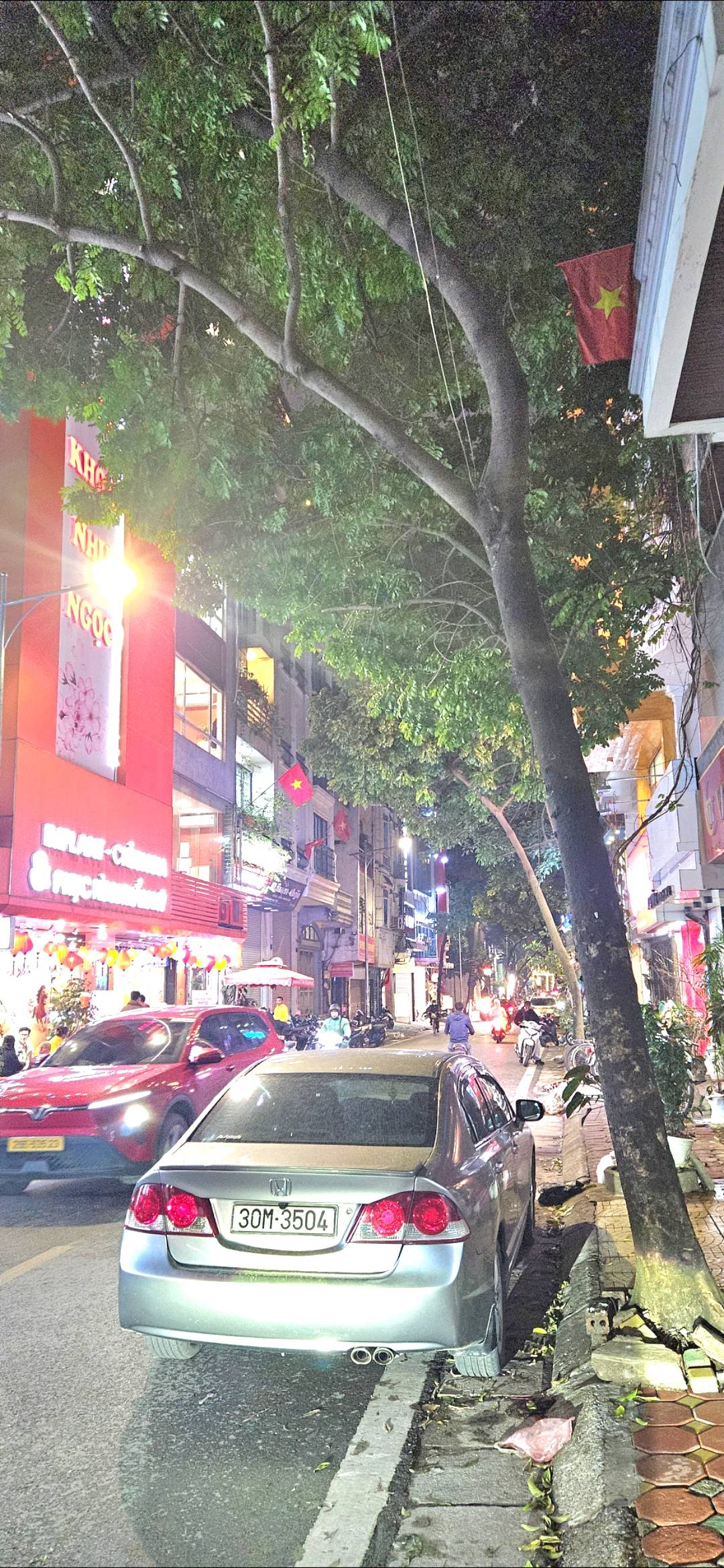 Nhà 7 tầng thang máy, gara ô tô, kinh doanh, 60m2, Hoàng Cầu, Trần Quang Diệu, ô tô đậu ngày đêm