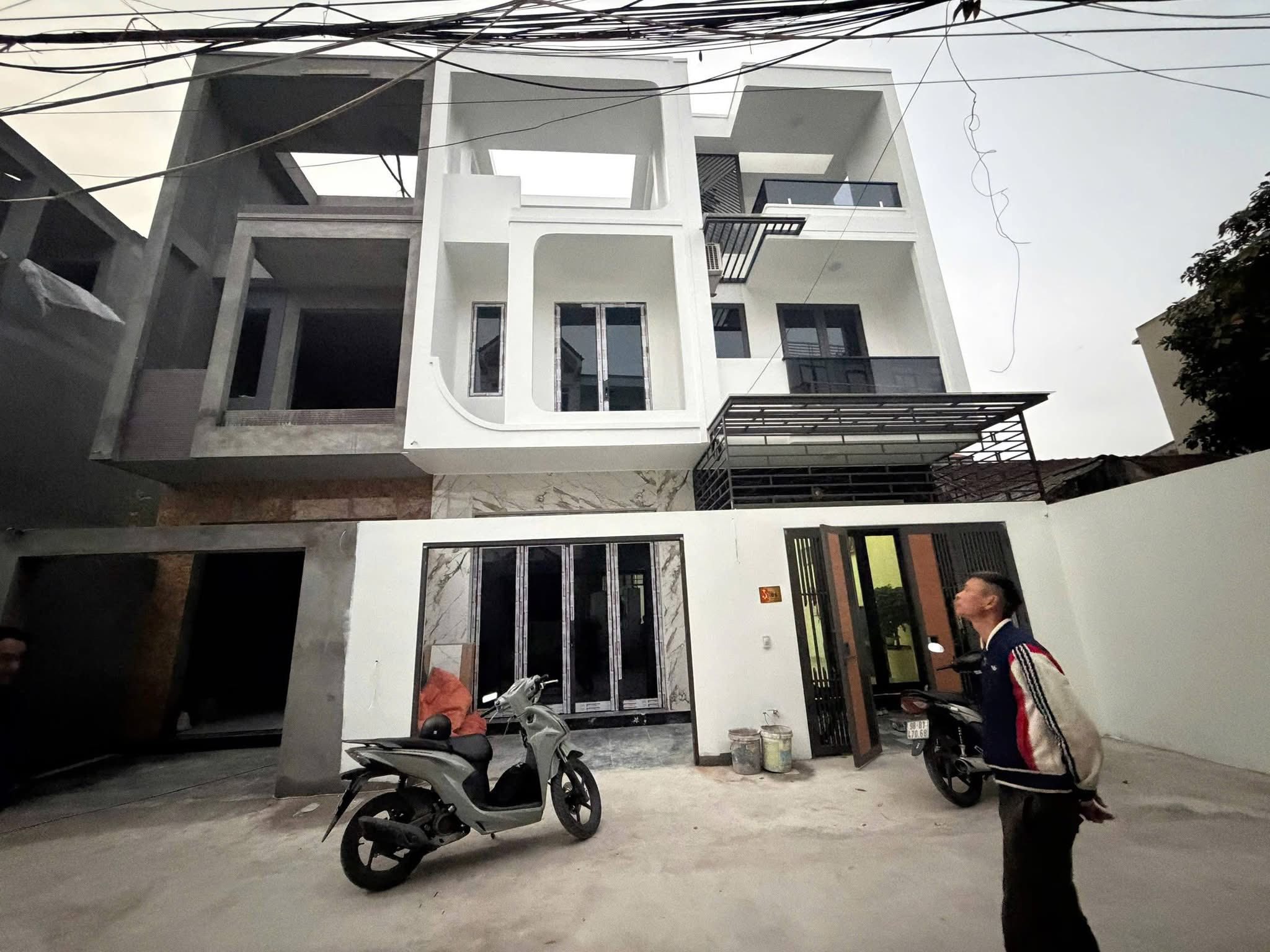 Bán nhà 3 tầng mới xây, 76m2, mặt tiền 4m, hướng Đông Nam, tại phường Bắc Giang