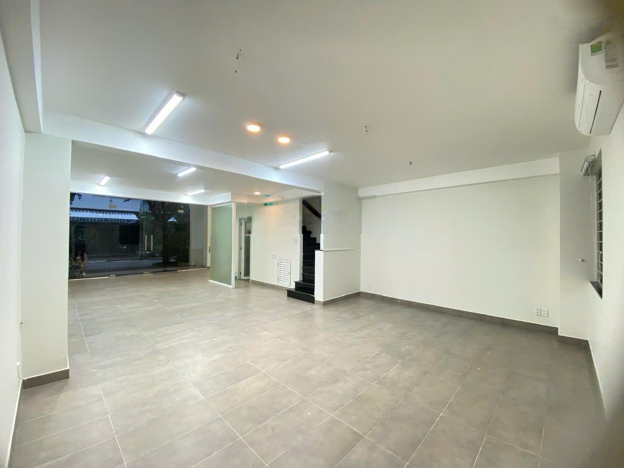 Cho thuê nhà PMH Q7. DTSD: 350m2, trệt lửng 3 lầu. Phù hợp để ở - văn phòng đại diện, em Luân