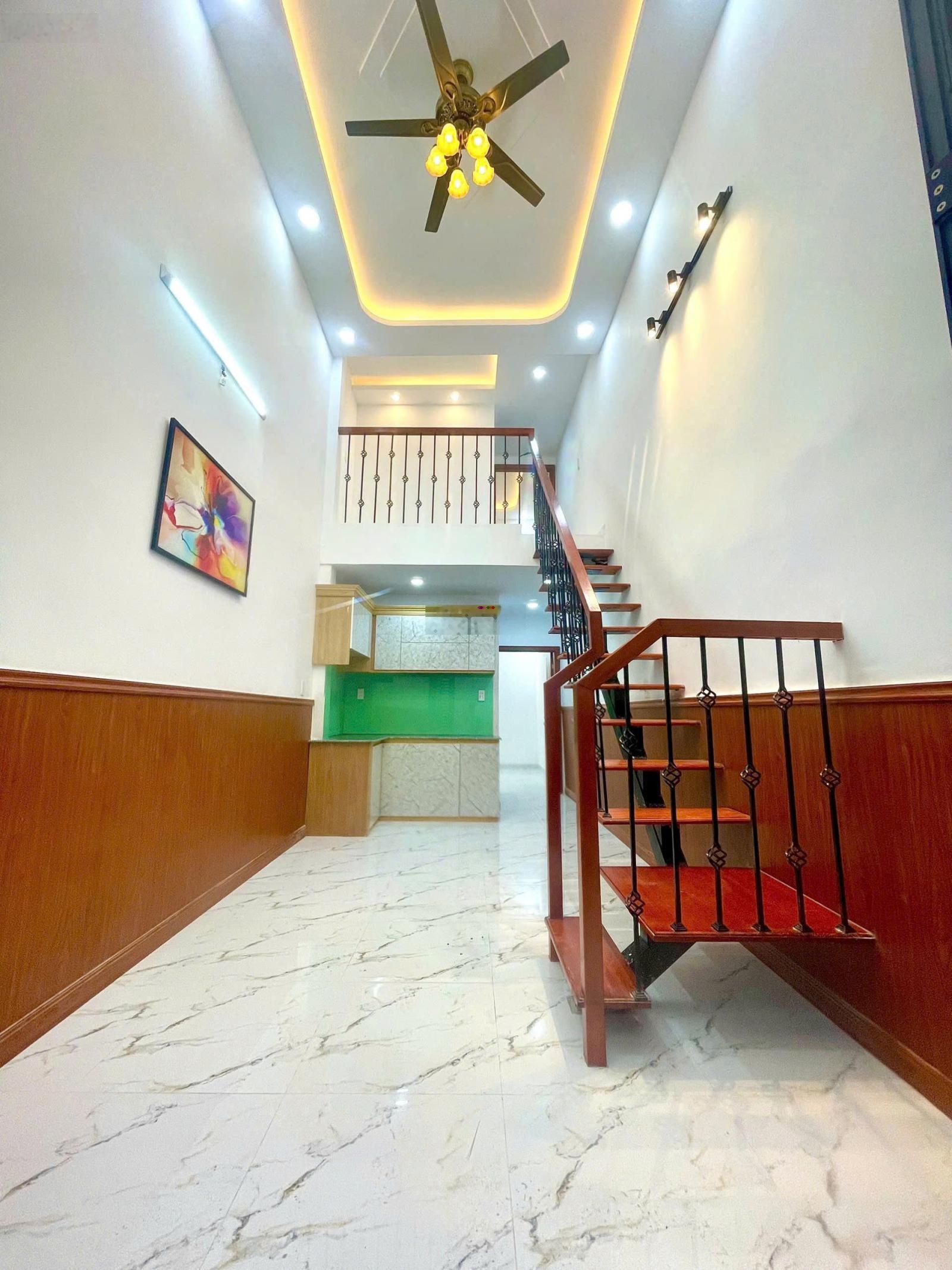 Chính chủ bán nhà mới 100% - 1 trệt 1 lầu, đường nhựa 8m - vị trí siêu tiện ích