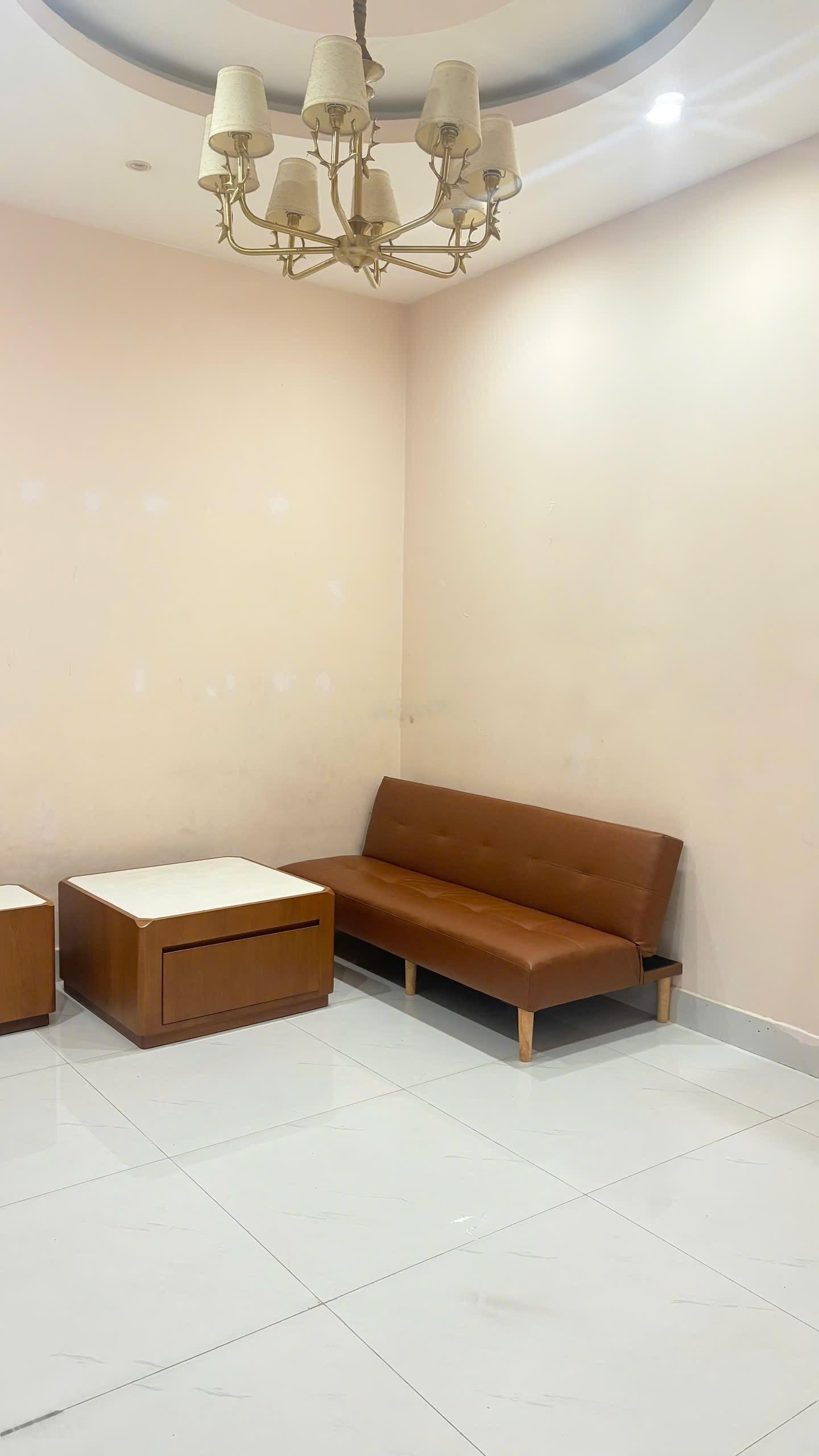 27/7: HOT Bán 2MT Hẻm tại Đề Thám, Q1, 10 tỷ, 40m2, ( 4m x11m )