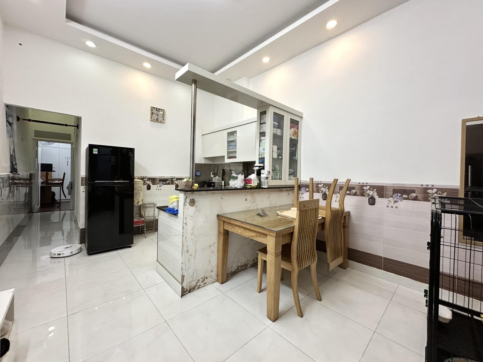 Hàng hiếm 60m2 giá rẻ Trần Quang Khải, P. Tân Định Quận 1 30m ra mặt tiền - Nhà 2 tầng 2PN - 2WC