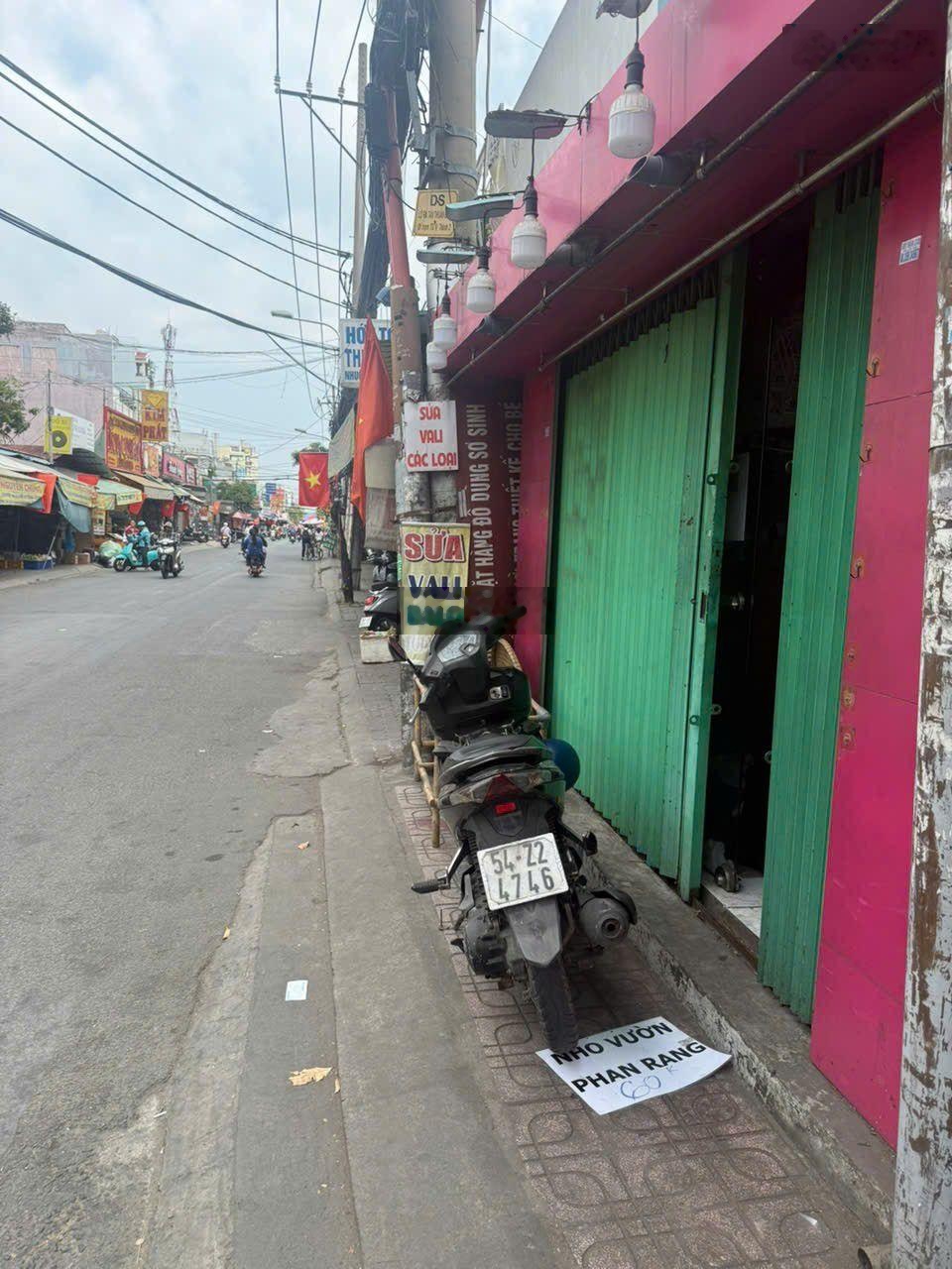 Sang nhà thuê nguyên căn 2 mặt tiền trung tâm Q7