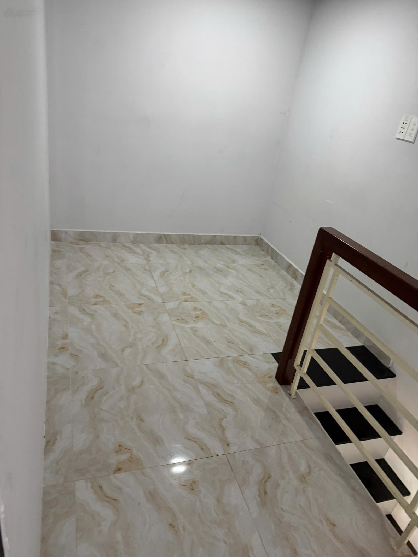 Nha vi bằng mới tinh 4x4m 1 lầu đúc điện nước chính Hiệp Thành