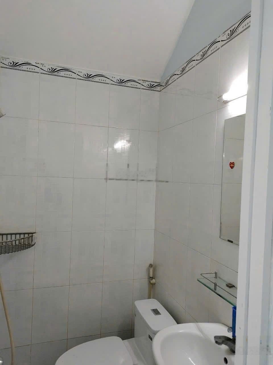 Nhà hẻm xe hơi rộng 6m KDC Kiều đàm, DT 4x17m, 1 lầu, 2PN, 2WC, giá 12,5 triệu/tháng