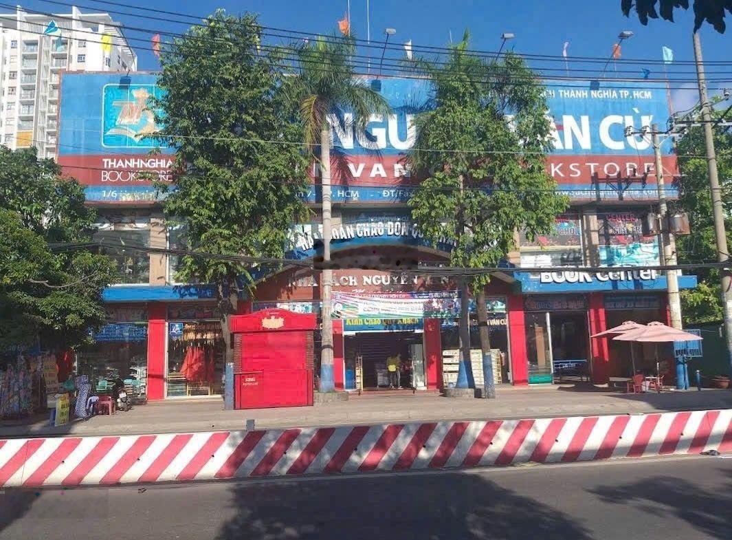 Cho thuê nhà MT Huỳnh Tấn Phát, DT: 30m x 50m, 1 trệt, 1 lầu, Quận 7