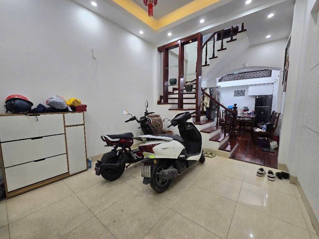 Bán nhà Trích Sài, Hồ Tây, 3 bước ra mặt hồ 2 thoáng trước sau, nhà view hồ đẹp ở luôn, giá 13.5 tỷ