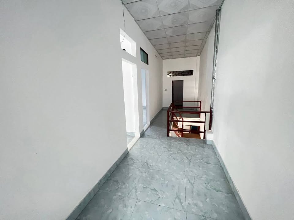 Bán nhà 2 tầng Phú Sơn, 60m2, có 3 phòng ngủ, giá 2.2 tỷ