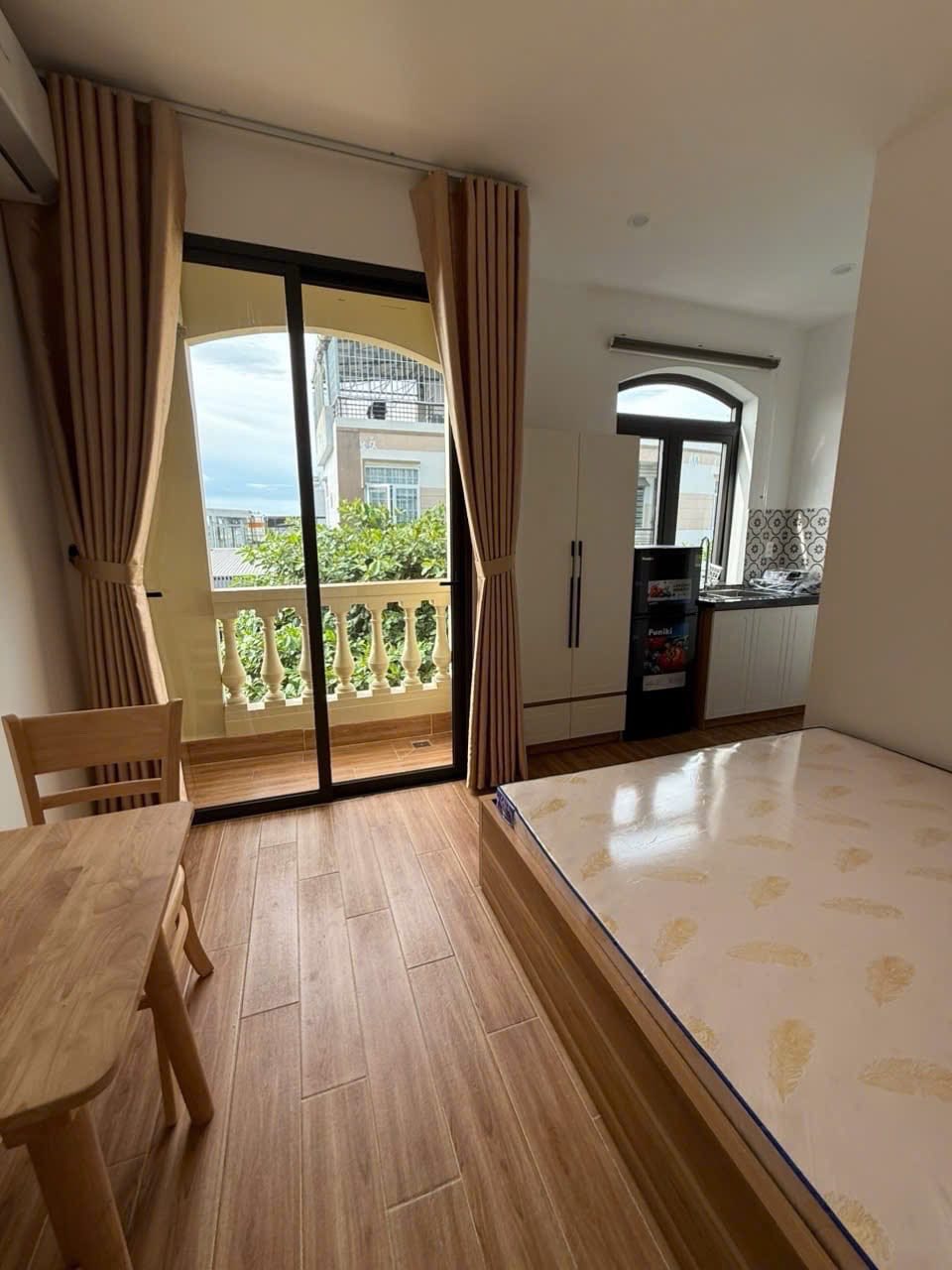 Bán nhà 5 tầng mặt tiền Huy Cận, Hòa Cường, sát tháp 69 tầng Sun Group, sẵn dòng tiền 50 triệu/tháng